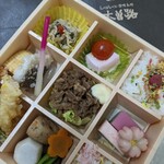 Kisoji - 木曽弁当¥1944。約20㌢角の大きさのお弁当箱！