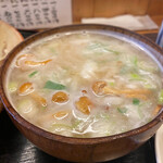 とんかつ桂 - なめこの味噌汁。中に大きい豆腐が入っています。