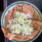 もつ煮 太郎 - 大振りなもつがたっぷりと