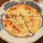 おやじの台所　しゅん屋 - 森のバジルピザ ¥498