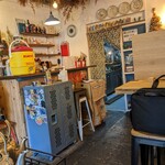 BRISK STAND - 黄色のタンクにお水が