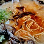 栗ちゃんラーメン - 全入れしても辛さとしては特段辛くなくピリ辛くらいかな(辛党の意見)
