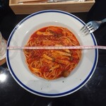 Casual Dining Ebi - ベーコンとトマトのトマトパスタ_1300円　お皿の直径24.5cm
