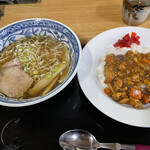 San Chuu - ラーメンとカレーのランチセット