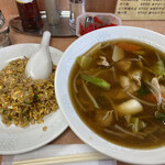 Kuuron - 麺セット
                        チャンポンと焼飯半です
                        セットメニューは大盛りできません