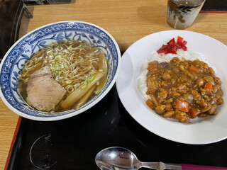 San Chuu - ラーメンとカレーのランチセット