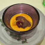 イタリアンレストラン Zucca - 人参のスープ　フォアグラのポワレを添えて