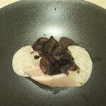 イタリアンレストラン Zucca - 黒トリュフと低温調理の鶏胸肉の一皿