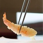 Tempura Hisago - カウンターでは目の前で天ぷらを揚げます。アツアツをご賞味ください。