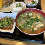 なか里 - 具だくさんの味噌汁