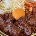 美味しいお肉の店 やまの - ハラミ丼特盛を肉ダブルに卵黄