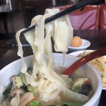華記食府 - 麺リフト