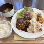 食堂 Eruma - Ｂ定食　ポークハンバーグとチキン南蛮タルタルソース　1150円