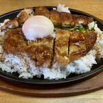 まほろば - 鉄板ソースカツ丼　温玉のせ