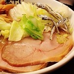 煮干しらーめん青樹 - こってりチャーシュー煮干し。