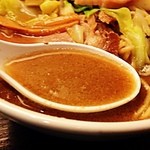 煮干しらーめん青樹 - こってり煮干しスープ。