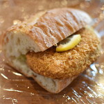 Bakery&Cafe Shiromaru - 北海道まるごとコロッケバーガー（３８０円）２０２３年４月