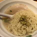 ラーメン 普通 - 替玉とアサリのペーストを投入〜(*⁰▿⁰*)