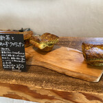 天然こうぼぱん とことこ - この形、ちょいとオモロ〜でしょ(^-^;