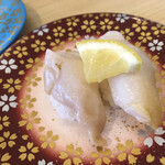 回転すしまんまん 城東店 - バイ貝　軽く塩ふってあるのでレモンかけていただきました