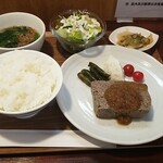 キッチン ブルー グローブ - 豚挽肉ときざみ茸のテリーヌ、ソテーオニオンソース