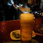 舶来居酒屋トニオ - ハイボールで散歩の疲れを癒す