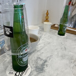 ペスカリコ - ハイネケンは瓶です。