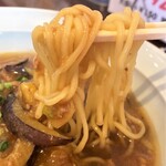 元気印のラーメン えにしや。 - 麺は中太麺