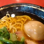 家系総本山 吉村家 - 「油多め」鶏油の層！