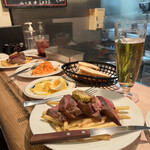 Brasserie Café ONZE - お肉はジューシー。自家製らしいマヨネーズがかかった卵。にんじんと胡桃のサラダ。パリパリふわふわのバケット。