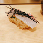 おけい鮨 - 真鯛の塩昆布添え