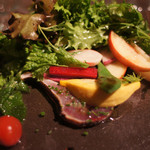 Casa Osano - 館山産キメジマグロのたたき　自家製ピクルス添え