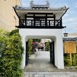 閑臥庵 - お寺の入口