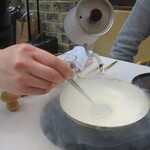 ラ・テラス - 液体窒素を使ったフロマージュプランのアイスパウダーの演出