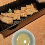 ひつまぶし備長 - 白焼き。ミリンだけ塗って焼いてるそうです。なので白醤油を付けていただくそうです。美味しかったです！