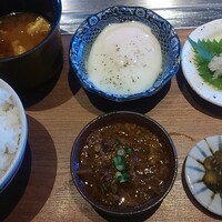 くずし鉄板 あばぐら 恵比寿店 - 牛すじ煮込み・温泉たまごetc