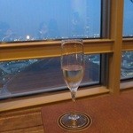 バー＆ダイニング CLOUDS - 乾杯のお酒。ヤフードームの屋根に置いてみた