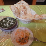 シルジャナ - 人気のサグパニール（ほうれん草とチーズのカレー）