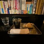 喫茶 CLOAK - 水出しコーヒーと桜のチーズテリーヌ