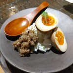 わらやき屋 - 半熟卵とかつを生姜のポテトサラダ