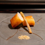 さん 六本木店 - ホワイトアスパラガスと白甘鯛の春巻き