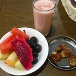 大阪ハラールレストラン - イフタールのおすそ分け（シャルバット、フルーツ、デーツ）