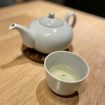 Chinese restaurant KUE - 緑茶の中国茶がデザートに合う！