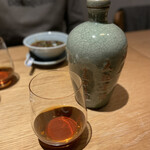 Chinese restaurant KUE - 麻婆にはカメ入りの熟成した紹興酒
