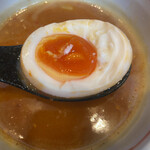 つけ麺まぜそば専門店 えじまん - 煮卵（中は半熟）