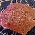 天然本まぐろ（筋があるし血が飛んでました）