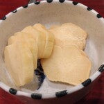お好み焼き　伊鈴 - 大根の漬物350円(税込)
