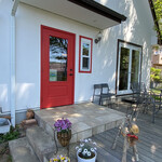 時々カフェ - 赤いドアが素敵で、何屋さんですか？と聞かれる方ことも　あるそうですꉂꉂ(ᵔᗜᵔ*)