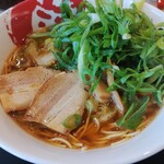 ラーメンまこと屋 - 煮玉子鶏じゃん　九条ねぎトッピング