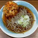 立ちそば処 鷹 - 天ぷらそば（530円）